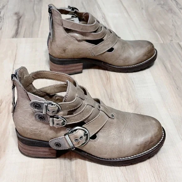 Dromedaris Kelsy short summer ankle boots in a pearl leather Size 38/8